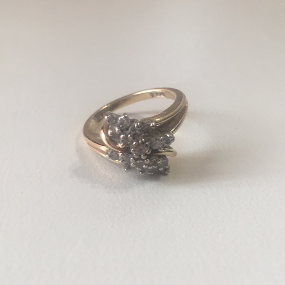 Jewelry - Ladies 14K gold ring Size 7.5